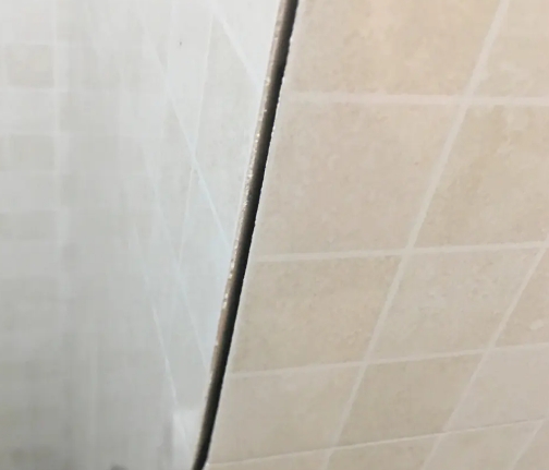 二道江瓷砖空鼓维修公司分享阳台瓷砖脱落的修复过程可以分为以下几个步骤
